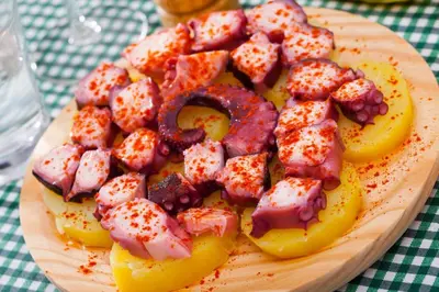 a plate of food with peaches on a table at Hermosa casa en entorno termal in Pungín