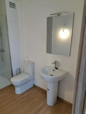 a bathroom with a sink and a toilet and a mirror at Habitación privada en el mismo Camino de Santiago in Caldas de Reis