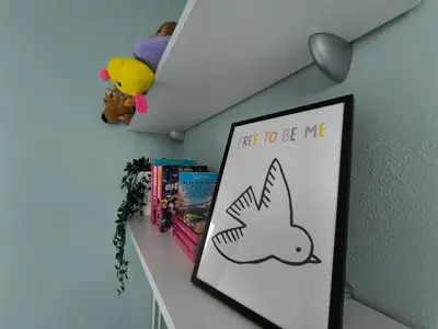 a framed picture of a bird on a wall at Relax & Vistas, casa en la roca in Rogüela