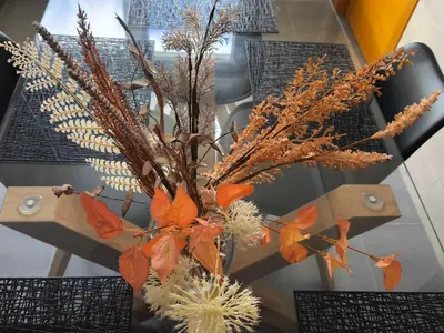 a vase filled with dried leaves on a table at Xabarin Apart II in Abadín