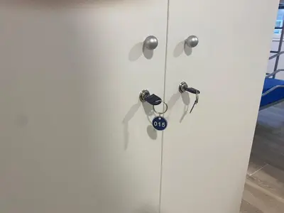 a white door with handcuffs on it at Albergue o Bailarin in O Barco de Valdeorras