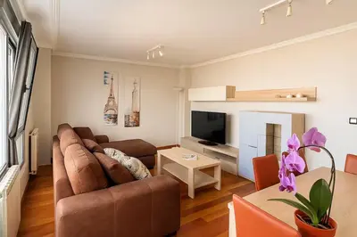 a living room with a couch and a tv at Apartamento El Puerto in Puerto de Vega
