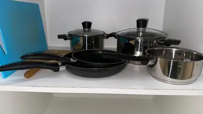 two pots and pans sitting on a kitchen counter at Entire apartment centro ponferrada in Ponferrada