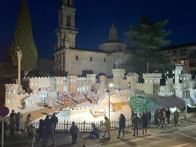 a group of people standing around a castle at night at Destino Allariz in Allariz