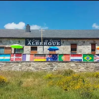 Albergue de peregrino Cruz de Fierro