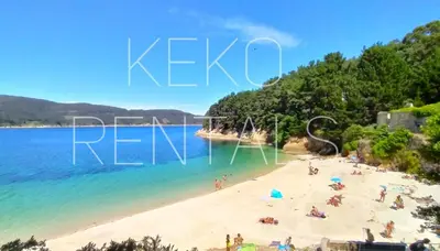 a view of a beach with people on it at El Atico de Arriba in Viveiro