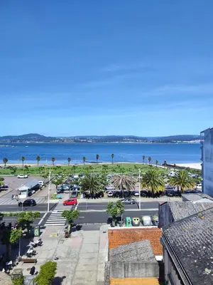 a view of a parking lot and the ocean at Apartamento centro de Sada in Sada
