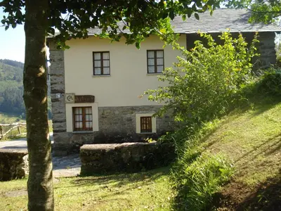 an old stone house in the middle of a field at Casa de Aldea Vache in Naraval