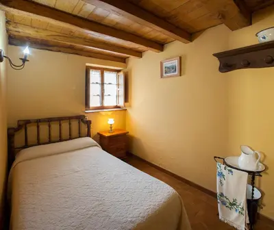 a bedroom with a bed and a window at Casa de Aldea Vache in Naraval