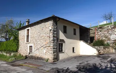 a stone building with a driveway in front of it at Casa de Aldea Vache in Naraval