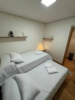 two twin beds in a room with at Apartamento Rammari Spa in San Miguel de Reinante