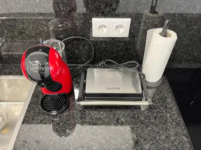 a red blender sitting on top of a counter at Vistas del Parque in Santiago de Compostela
