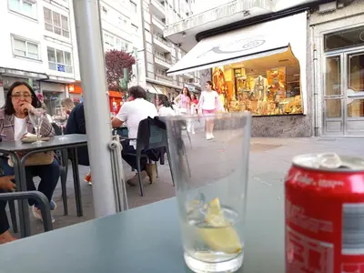 a glass of water sitting on top of a table at Habitación de lujo in Santiago de Compostela