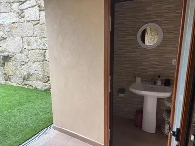 a bathroom with a sink and a mirror at A casita das Pegas