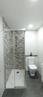 a bathroom with a shower and a toilet at EnSAN CIPRIAN Con Vistas Al Mar in Cervo