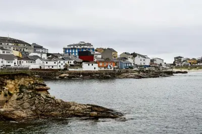 a group of houses on the shore of a body of water at EnSAN CIPRIAN Con Vistas Al Mar in Cervo