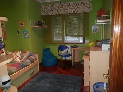 a childs bedroom with a bed and a desk at EL Descanso in Ourense