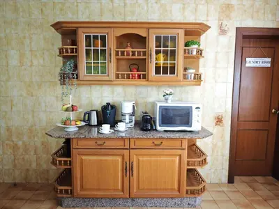 a kitchen with a counter top with a microwave at O Retiro de Bernardo in Teo