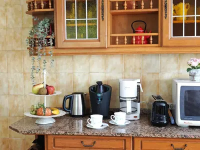 a kitchen counter with a coffee maker and a microwave at O Retiro de Bernardo in Teo