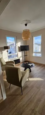 a living room with chairs and a table and two windows at Jackson 3 in Lugo