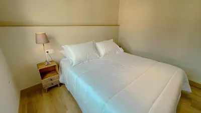 a small bedroom with a white bed and a lamp at Jackson 3 in Lugo