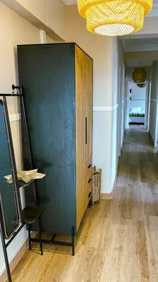a room with a green cabinet and a hallway at Jackson 3 in Lugo