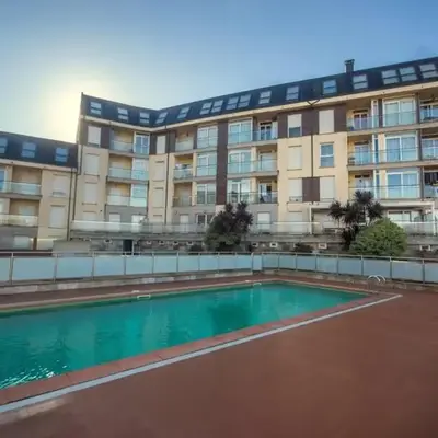 EnSAN CIPRIAN Con Playa Piscina y Parking