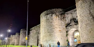 a large brick building with an archway at night at Cantiño 39 in Lugo