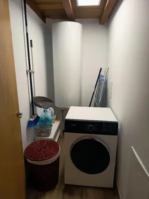 a kitchen with a washing machine in a room at Casa Do Castelo in Lugo