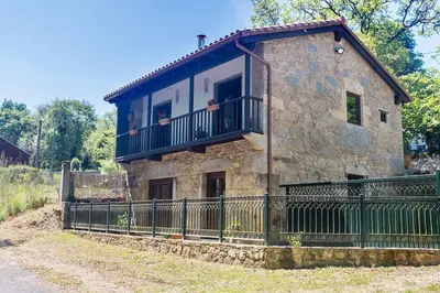 a house with a balcony on top of it at Casa do Vigairo, en plena Ribeira Sacra