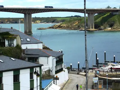 a bridge over a body of water with buildings at Encantadora casa con unas magníficas vistas in Ribadeo