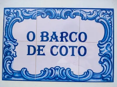 a sign for a barrio de cordo on a wall at O barco de Coto in Barreiros