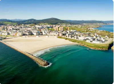 an aerial view of a beach and the ocean at Apartamento centro de Foz con piscina in Foz