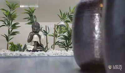 a statue sitting on top of a table with plants at Lar de Donas in Meira