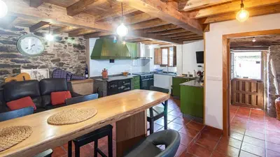 a kitchen and dining room with a table and chairs at AG Casa Brañas, en aldea rural gallega in Aranga