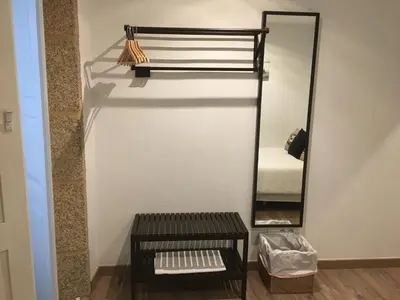 a mirror and a bench in front of a room at Pensión Residencia Fonseca in Santiago de Compostela