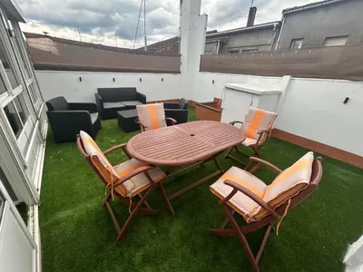 a patio with a table and chairs on the grass at Campus stellae in Arzúa