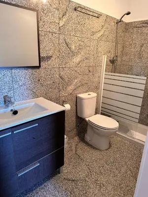 a bathroom with a toilet and a sink and a mirror at Casa do Cabo - 3 habitaciones con 3 baños independientes