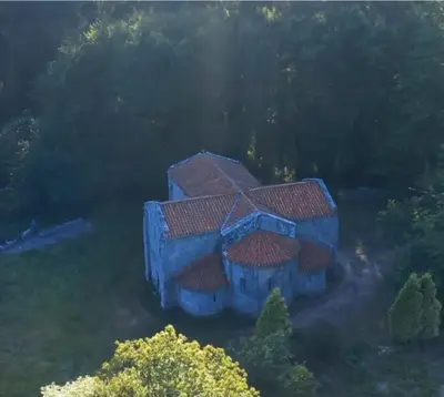 an aerial view of a house with a roof at Adiva Loft in Puentedeume