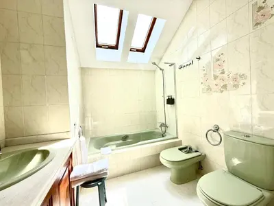 a bathroom with a sink and a toilet and a bath tub at Casa Carlés by URent in Puentecesures