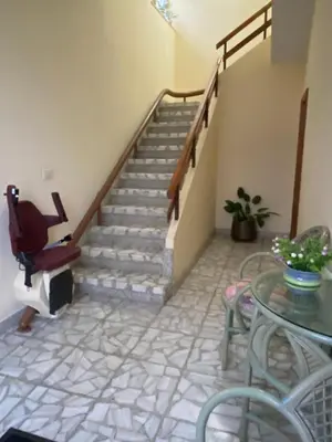 a staircase in a room with a table and chairs at Piso Brisa de Barreiros in San Cosme de Barreiros