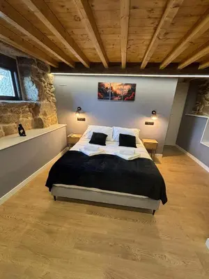a bedroom with a large bed in a room at Casa vacacional San Miguel in Maside