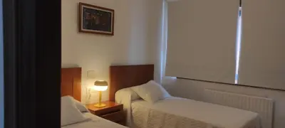 a small room with two beds and a lamp at As pitas 2 in Tapia de Casariego