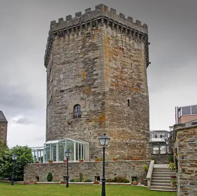 a large brick tower with a staircase in front of it at Parador de Vilalba in Villalba