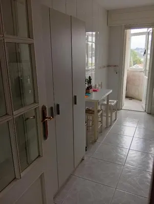 a room with a door and a kitchen with a table at Fonteculler centro in Culleredo