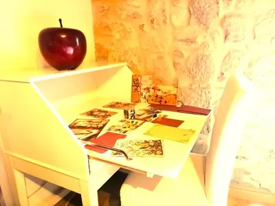 an apple sitting on top of a white desk at La Casa del Bosque del Agua y SPA Prexigueiro Obsequio entrada por persona a circuito termal in Mondariz