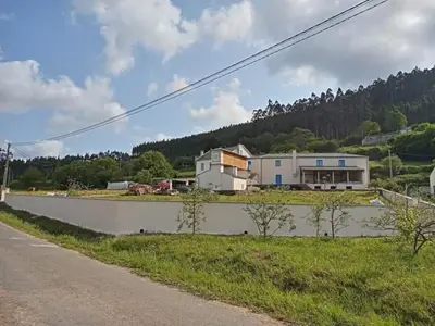 a house sitting on the side of a road at Suit Cabozo de Rexa in Barral