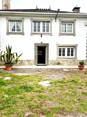 a white house with a yard in front of it at Aloe Cela in Outeiro de Rei