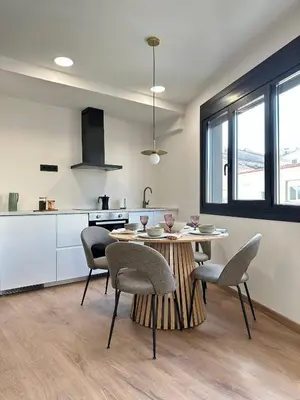 a kitchen and dining room with a table and chairs at Lemos Mel in Monforte de Lemos
