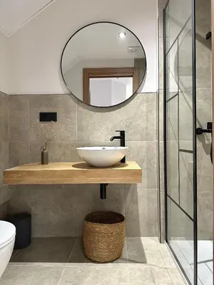 a bathroom with a sink and a mirror at Lemos Lar in Monforte de Lemos
